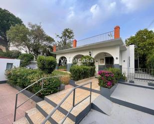 Vista exterior de Casa o xalet de lloguer en Mairena del Alcor amb Calefacció, Jardí privat i Terrassa