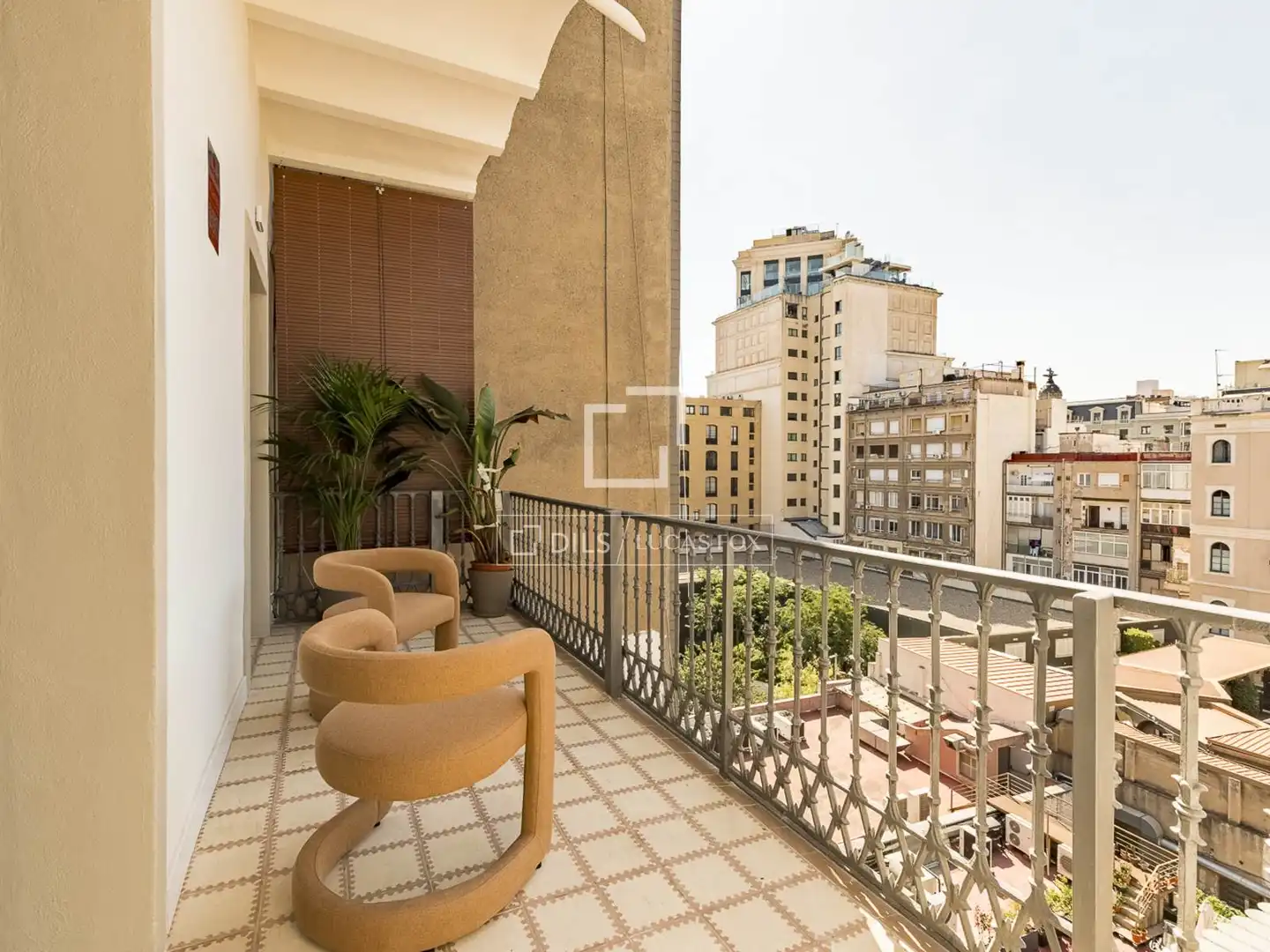 Piso con terraza en venta en Eixample