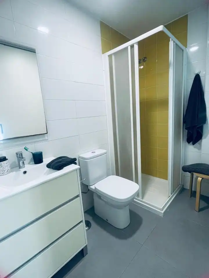 Baño de Piso para compartir en Alfara del Patriarca, Valencia