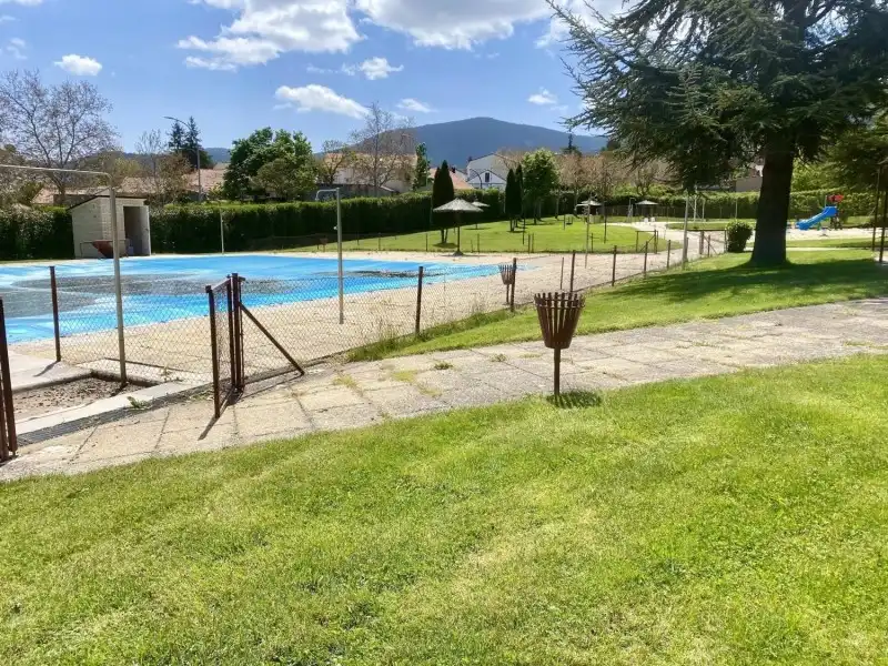 Swimming pool of Flat for sale in El Espinar  with Heating, Parquet flooring and Terrace