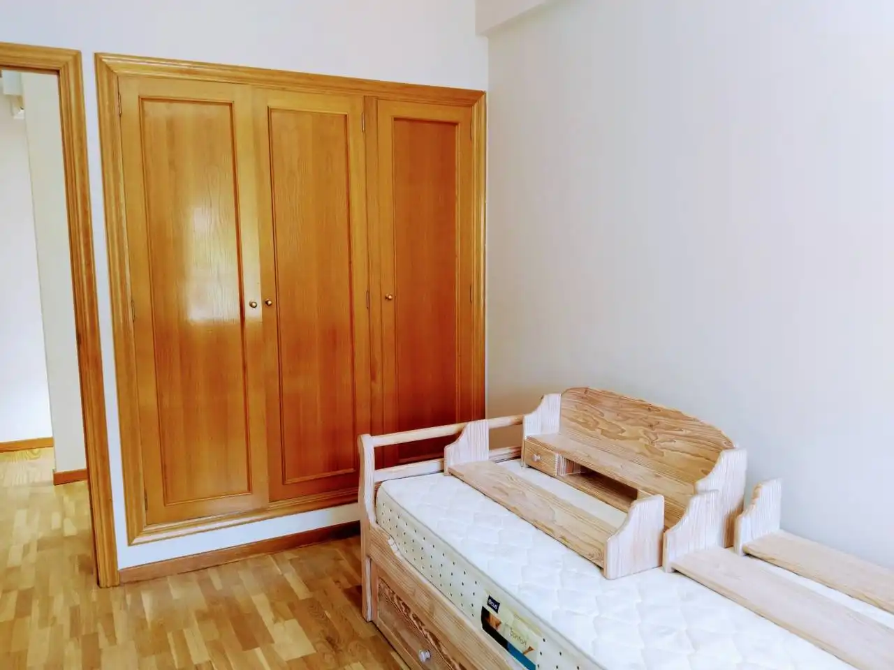 Habitación de Dúplex de alquiler en Burgos con Calefacción, Parquet y Amueblado
