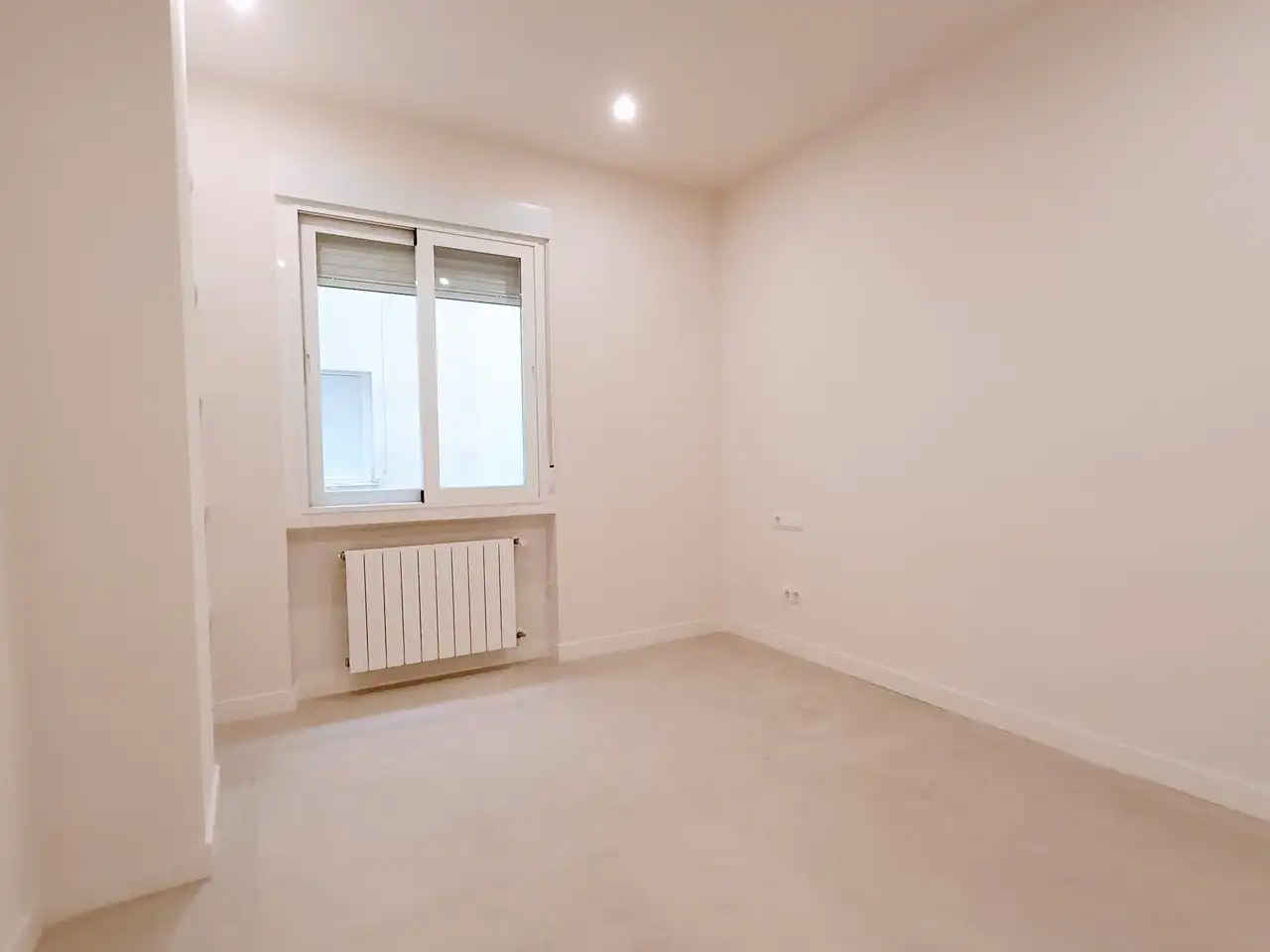 Bedroom of Flat for rent in Madrid  with Air Conditioner, Heating and Terrace
