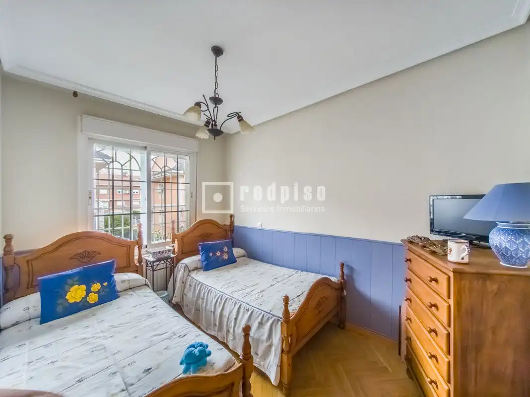 Habitación de Casa o chalet en venta en Alcorcón con Calefacción, Terraza y Trastero