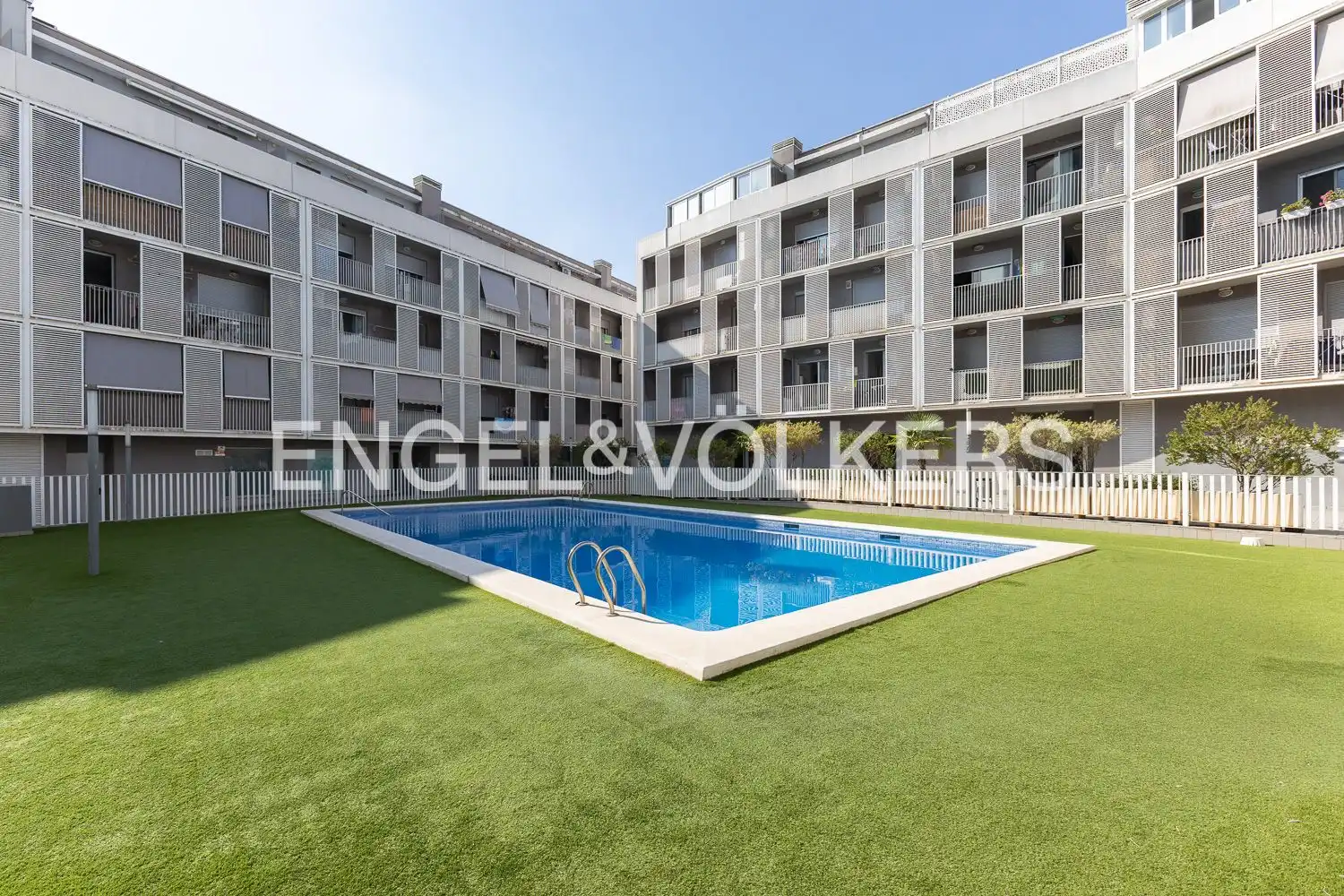 Swimming pool of Flat for rent in Torrent  with Air Conditioner, Heating and Parquet flooring