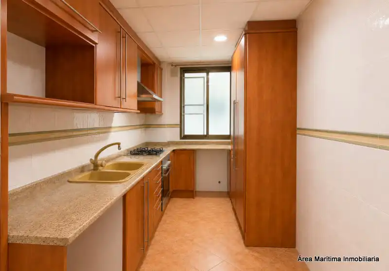 Cocina de Piso de alquiler en Valencia con Aire acondicionado, Calefacción y Horno