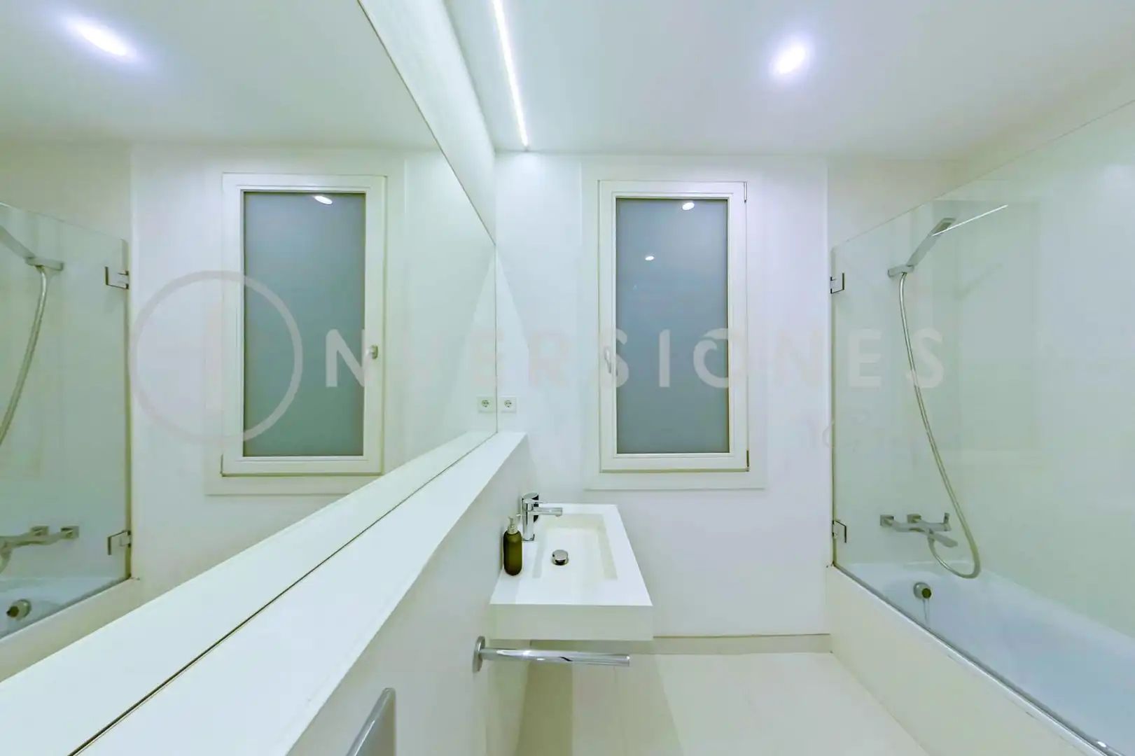 Baño de Apartamento de alquiler en Barcelona con Aire acondicionado, Calefacción y Terraza