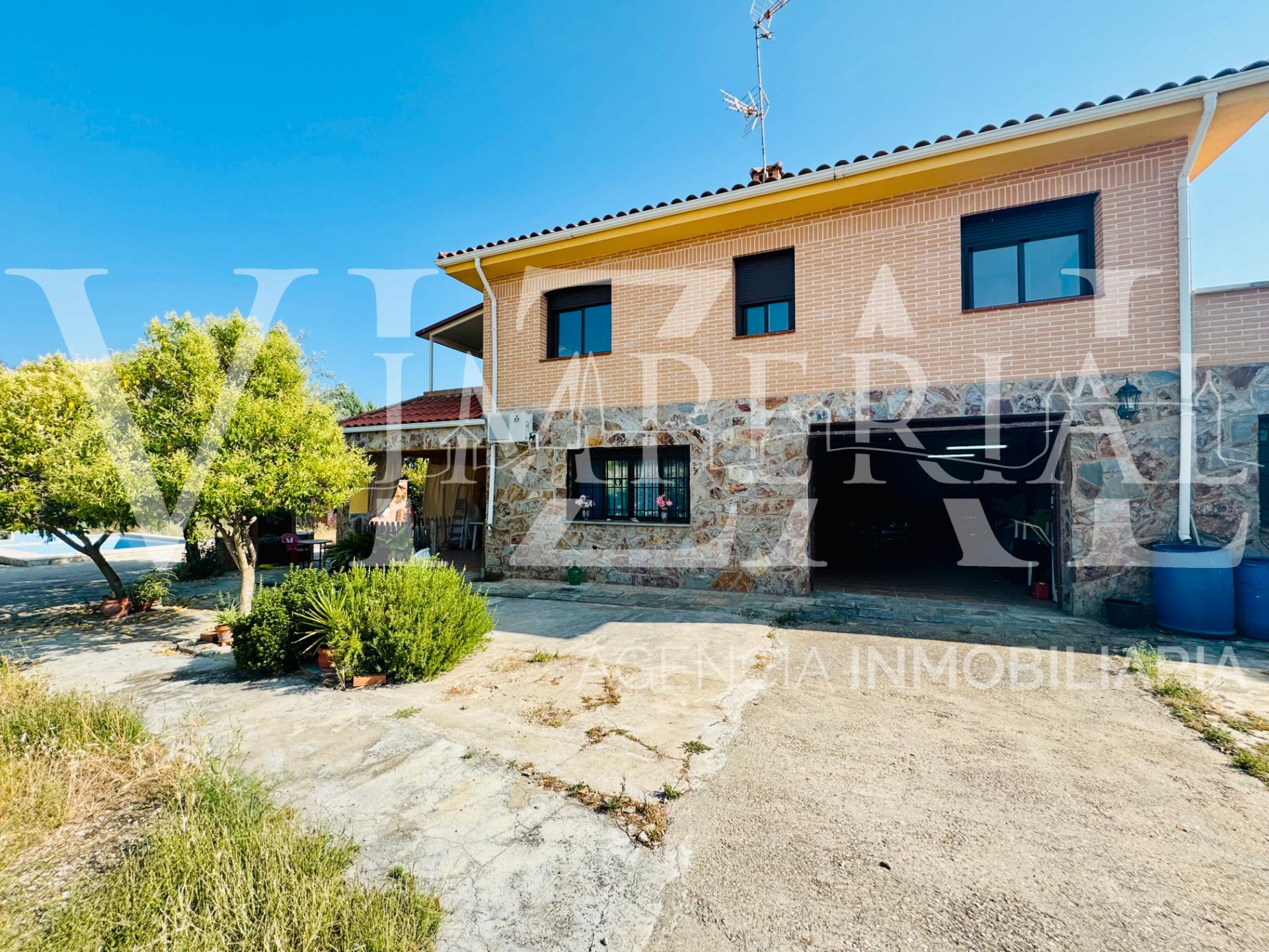 Exterior view of House or chalet for sale in Albarreal de Tajo  with Air Conditioner, Heating and Private garden
