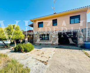Vista exterior de Casa o xalet en venda en Albarreal de Tajo amb Aire condicionat, Calefacció i Jardí privat