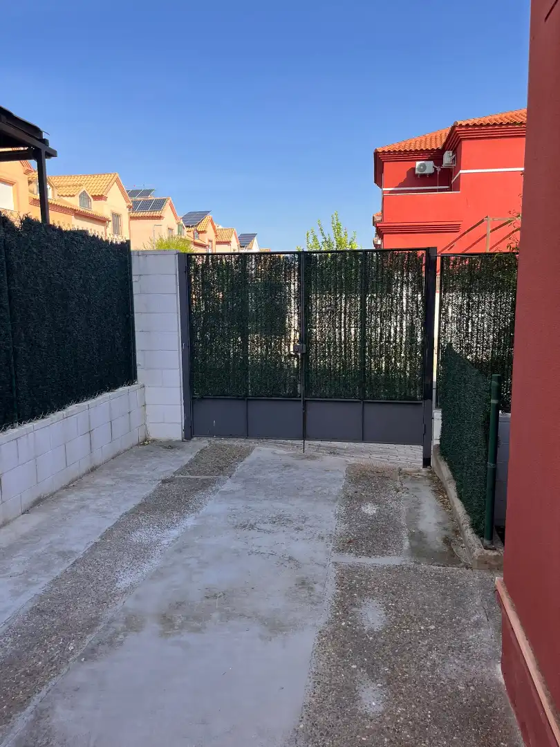Casa aparellada amb piscina en venda a Colegio Europa, imagen 43