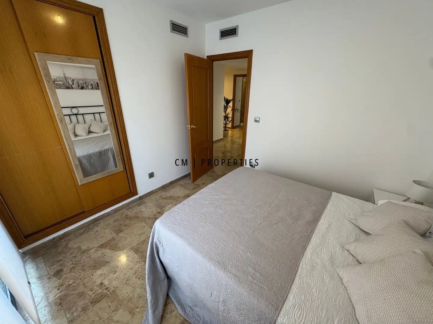 Schlafzimmer von Wohnung zur Miete in Valencia mit Klimaanlage, Heizung und Terrasse