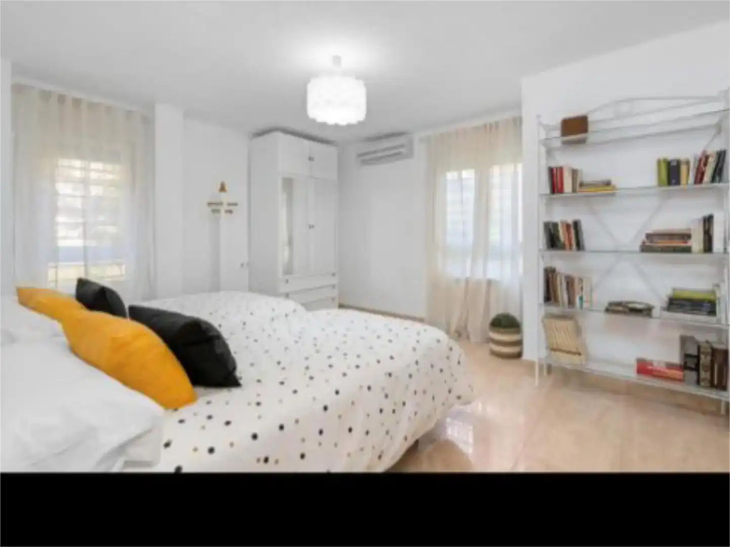 Habitación de Piso en venta en Granada con Aire acondicionado, Jardín privado y Amueblado