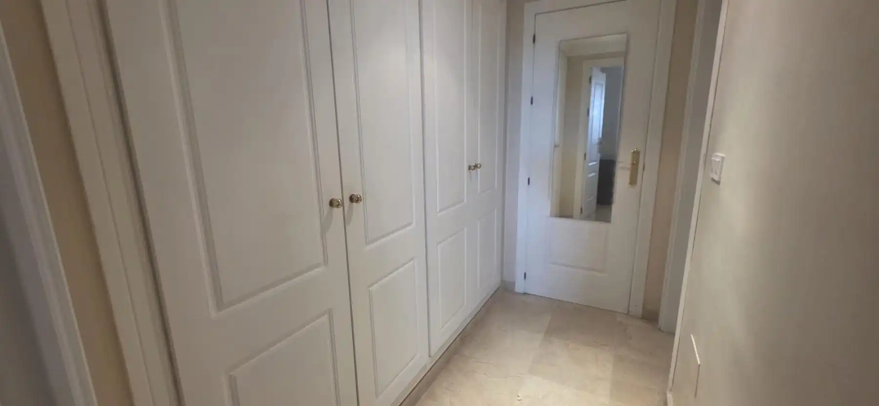 Wohnung zum Verkauf in Marbella mit Klimaanlage, Terrasse und Balkon