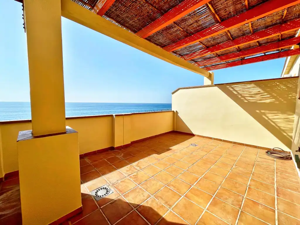 Terrasse von Einfamilien-Reihenhaus zum Verkauf in Vélez-Málaga mit Klimaanlage, Terrasse und Abstellraum