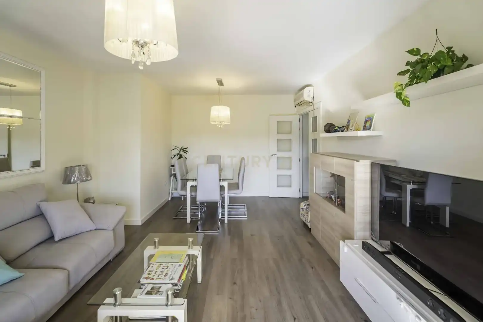 Living room of Flat for sale in Fuengirola  with Air Conditioner, Storage room and Swimming Pool