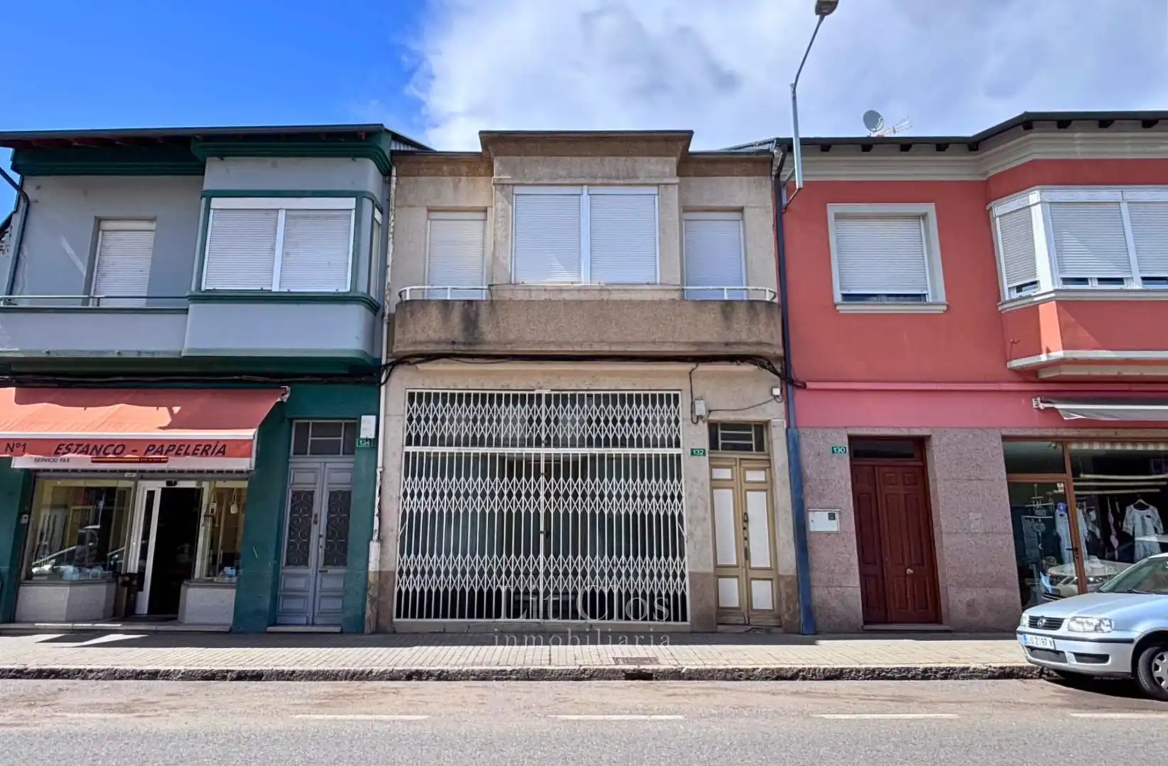 Vista exterior de Casa adosada en venda en A Rúa  amb Jardí privat i Balcó