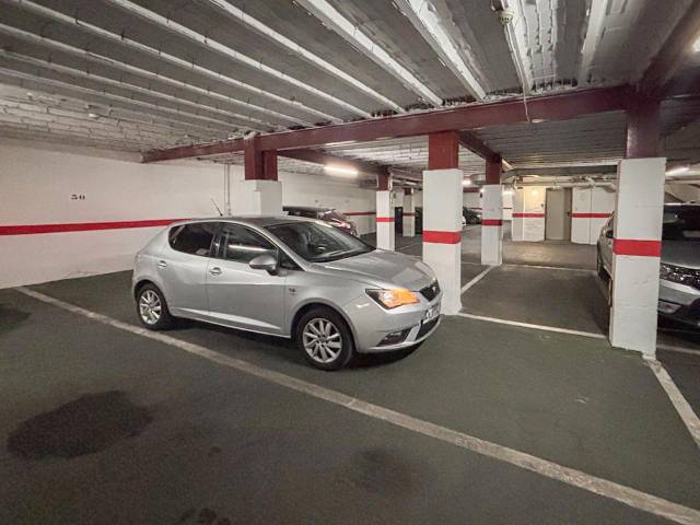 Garaje en Venta en Italia en Ensanche - Diputación