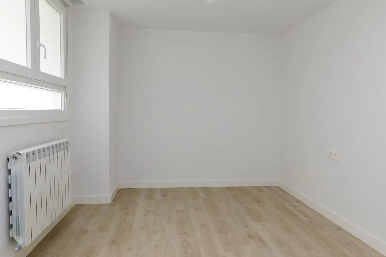 Bedroom of Flat for sale in Zaragoza  with Heating