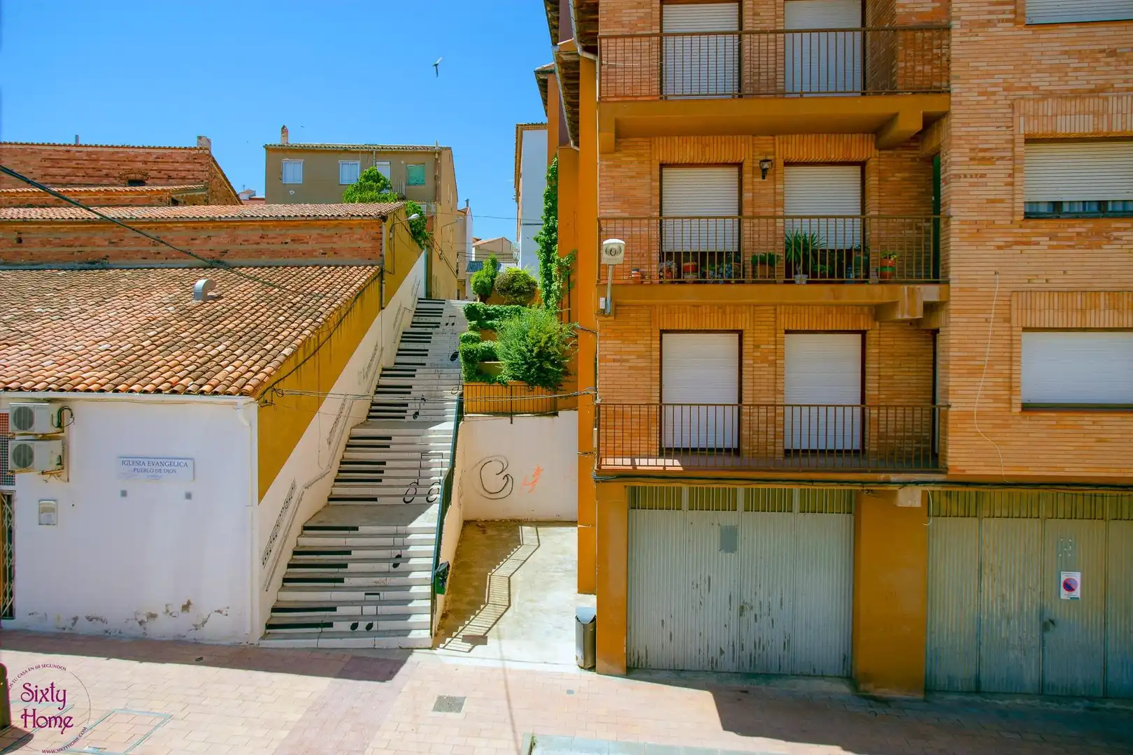 Vista exterior de Casa o xalet en venda en Andorra (Teruel) amb Jardí privat, Traster i Moblat