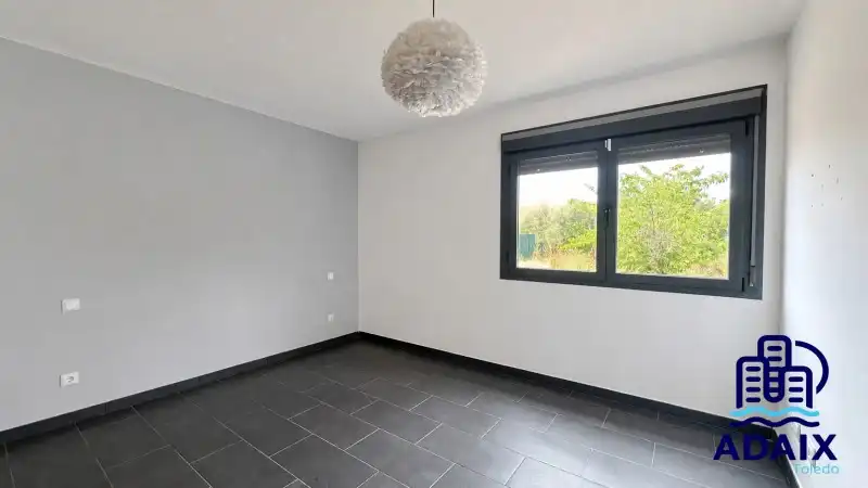 Bedroom of Houses for sale in Layos  with Air Conditioner, Heating and Terrace