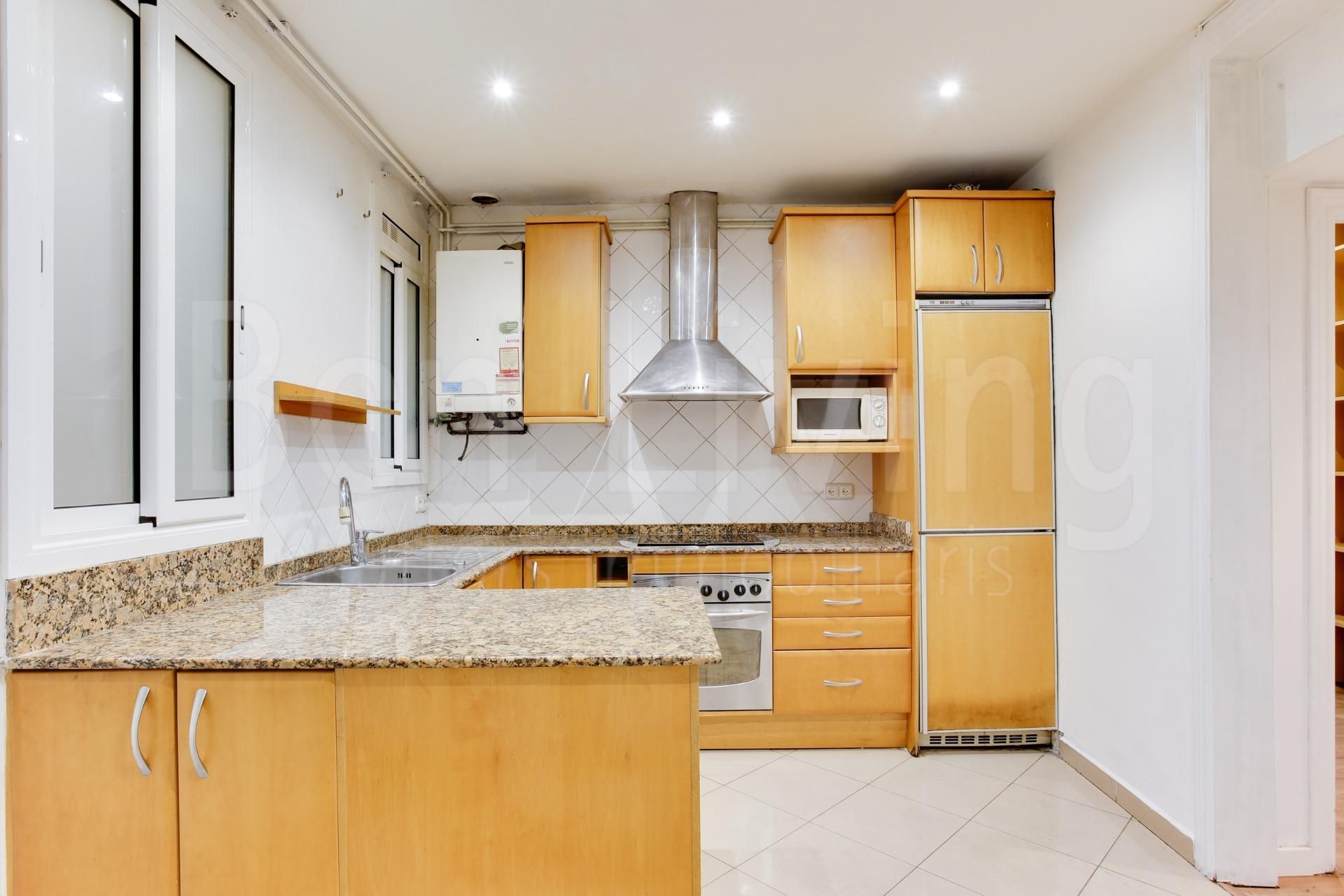 Cocina de Piso en venta en  Barcelona Capital con Calefacción y Parquet