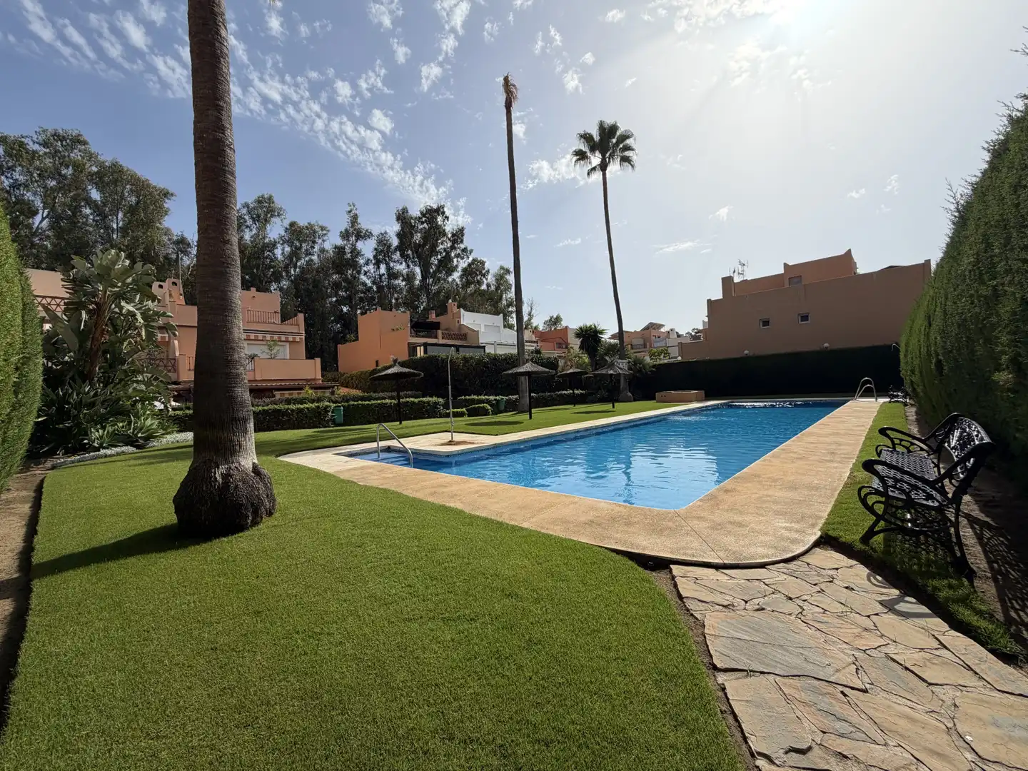 Piscina de Dúplex en venta en Estepona con Terraza, Piscina y Piscina comunitaria