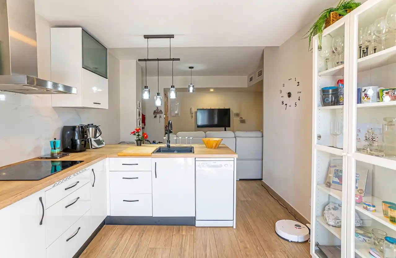 Kitchen of Flat for sale in Vélez-Málaga  with Air Conditioner, Terrace and Community pool