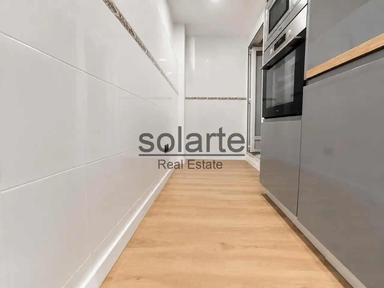 Kitchen of Flat for sale in L'Hospitalet de Llobregat  with Parquet flooring