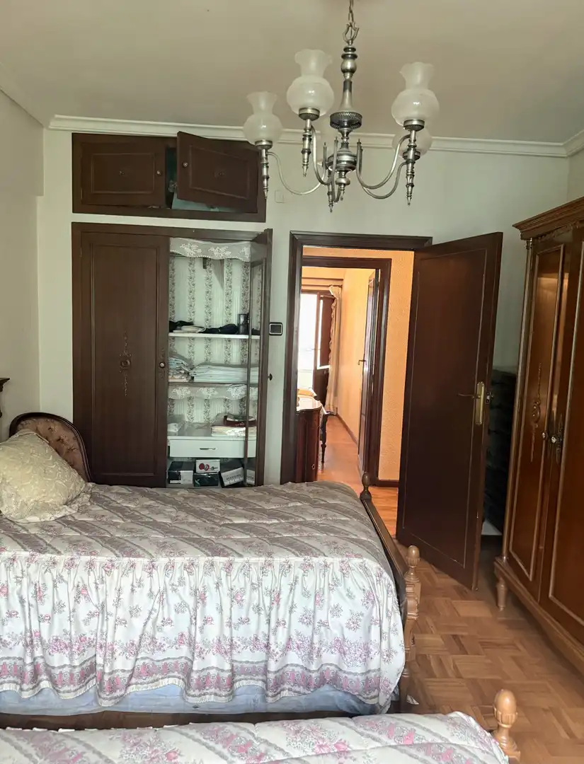 Dormitori de Pis en venda en Aguilar de Campoo amb Parquet, Terrassa i Moblat