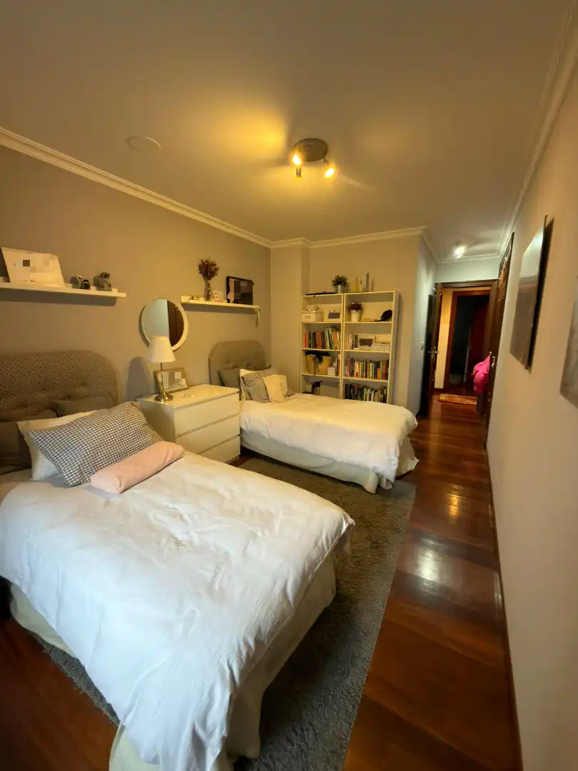 Habitación de Piso en venta en Pontevedra Capital  con Calefacción, Parquet y Trastero