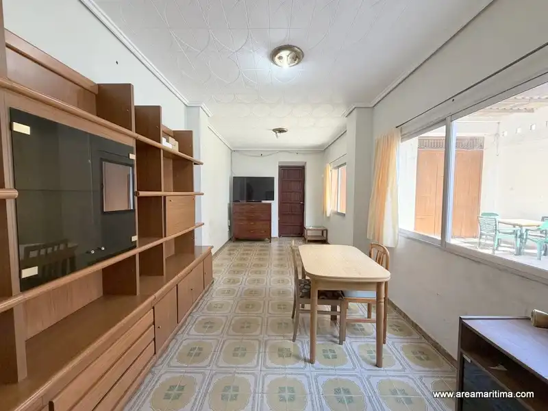 Casa adosada en venta en Valencia con Trastero y Alarma