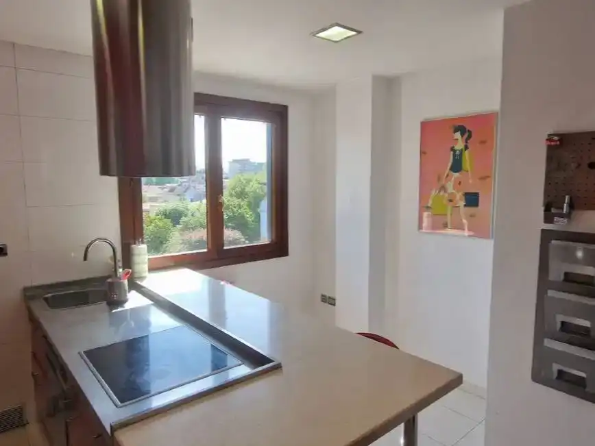 Cuina de Dúplex de lloguer en Gijón  amb Jardí privat, Parquet i Traster