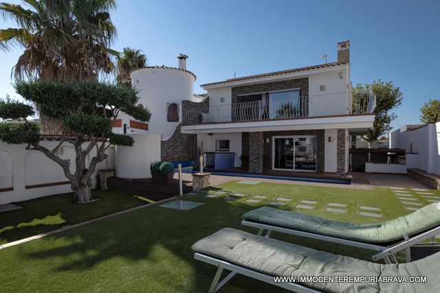 Garden of House or chalet for sale in Empuriabrava  with Air Conditioner, Heating and Private garden