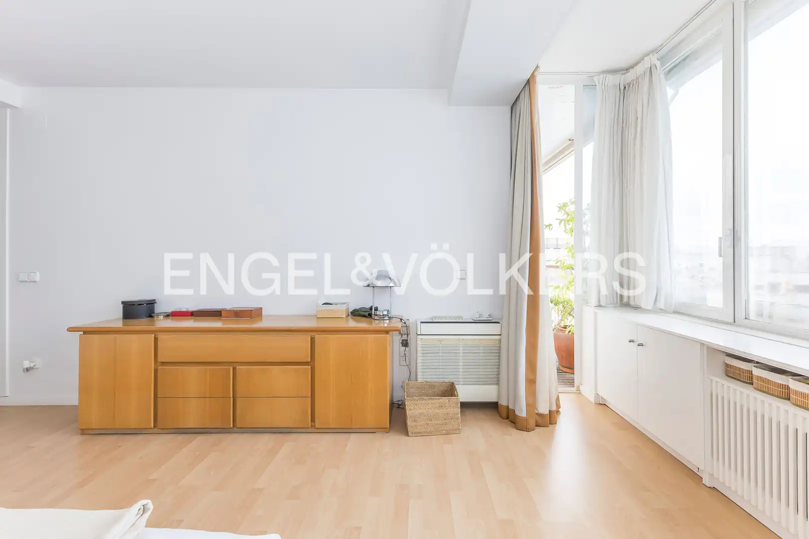 Living room of Flat for sale in Madrid  with Air Conditioner, Heating and Parquet flooring