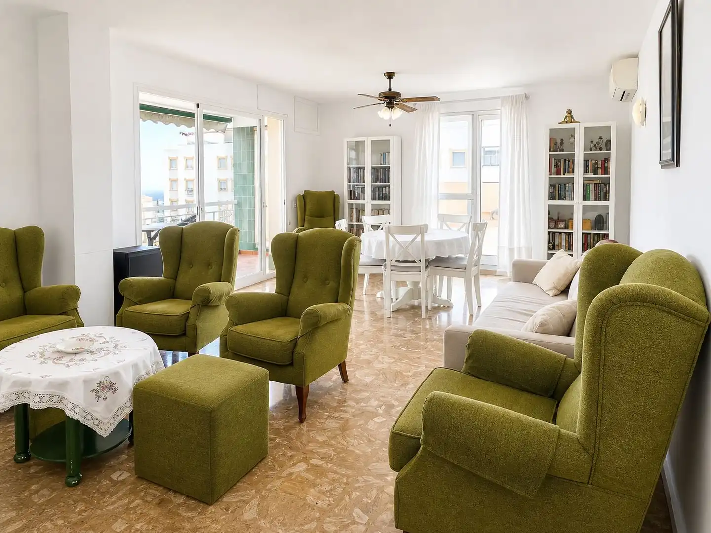 Sala de estar de Ático en venta en Torremolinos con Aire acondicionado, Calefacción y Terraza