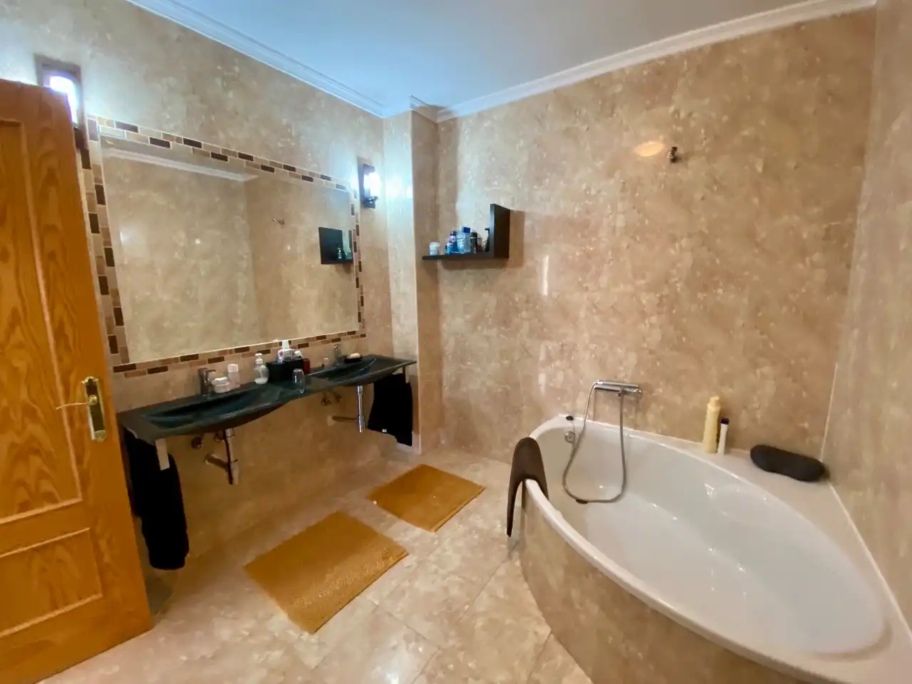 Baño de Casa adosada en venta en Carrión de Calatrava con Aire acondicionado, Calefacción y Amueblado