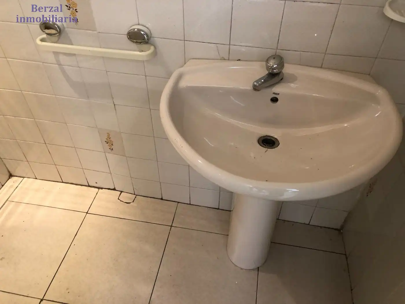 Baño de Local en venta en  Logroño