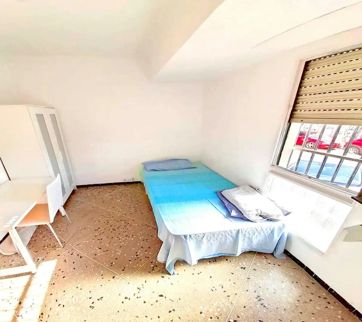 Bedroom of Flat for share in Valencia  with Washing machine and Pets allowed