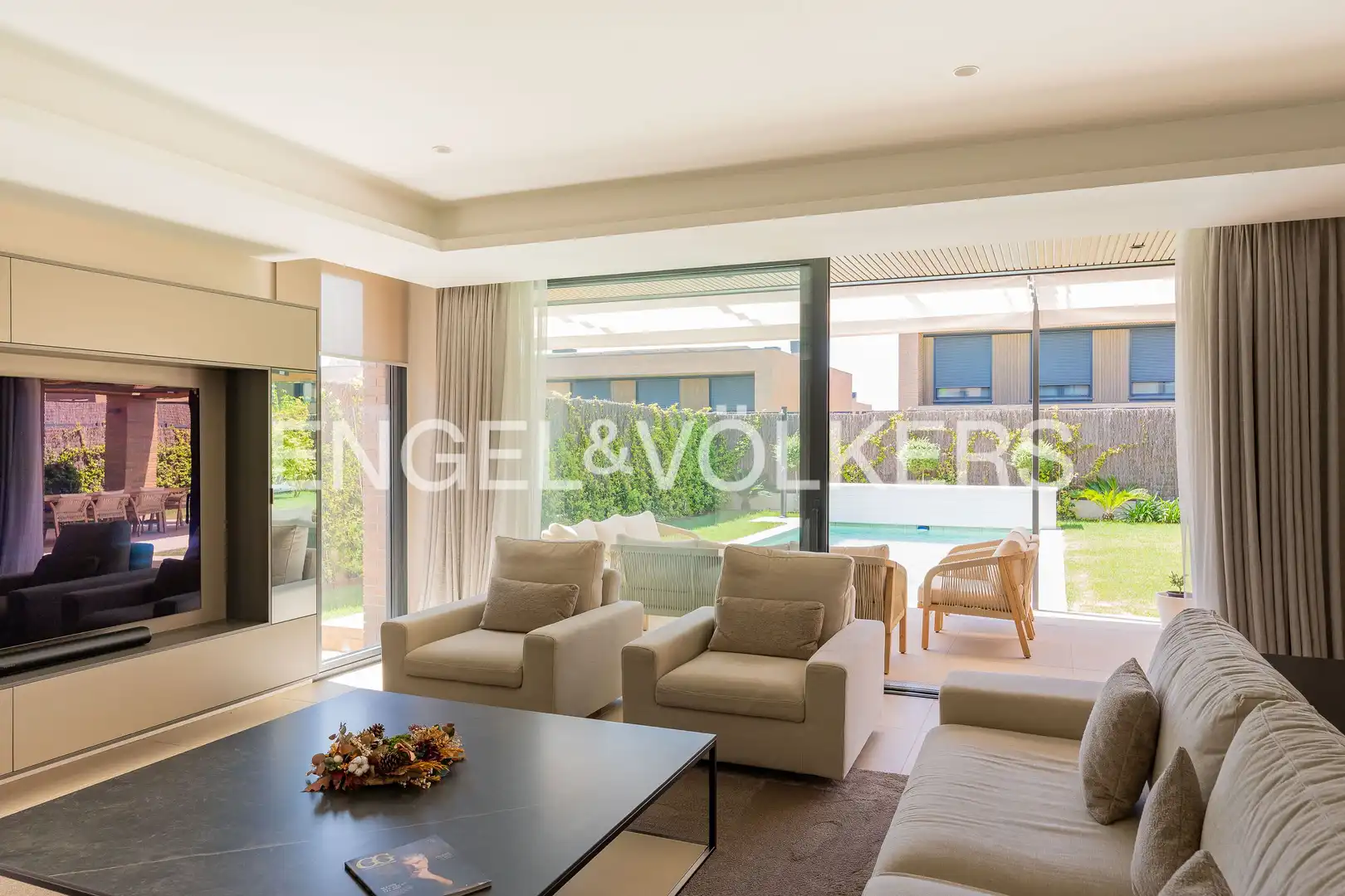 Sala de estar de Casa o chalet en venta en Las Rozas de Madrid con Aire acondicionado, Calefacción y Jardín privado
