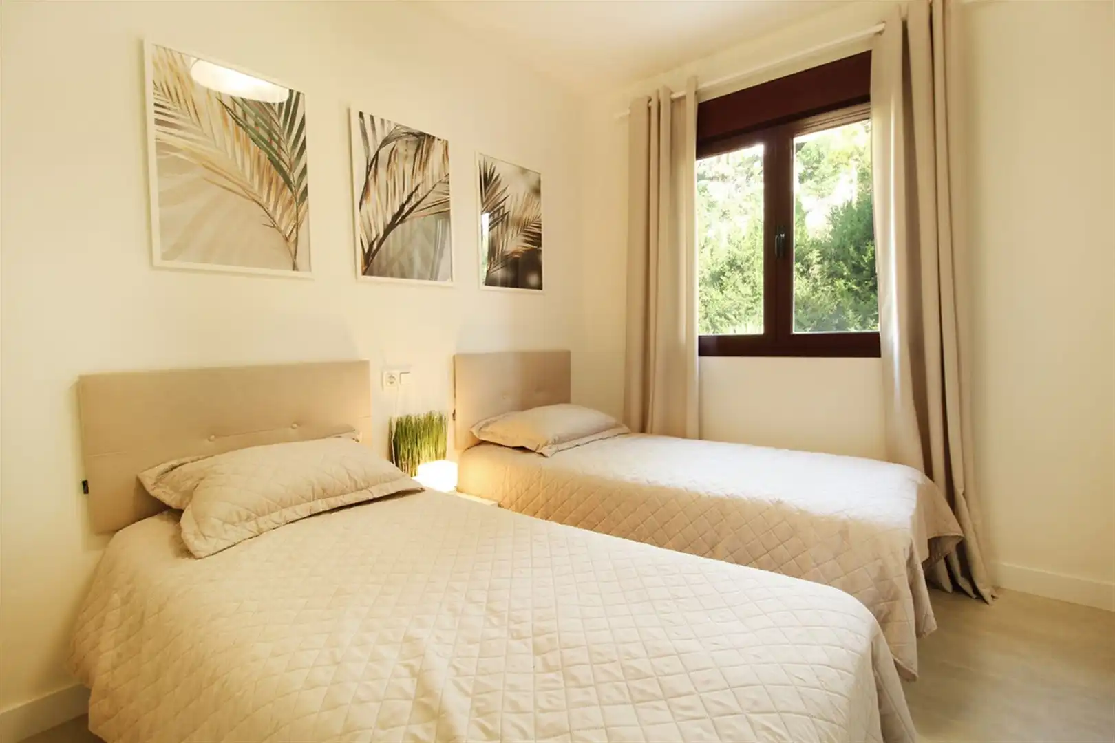 Dormitori de Apartament en venda en Estepona amb Aire condicionat
