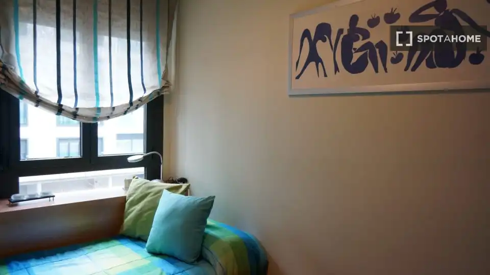 Bedroom of Flat for share in Madrid  with Air Conditioner, Heating and Terrace