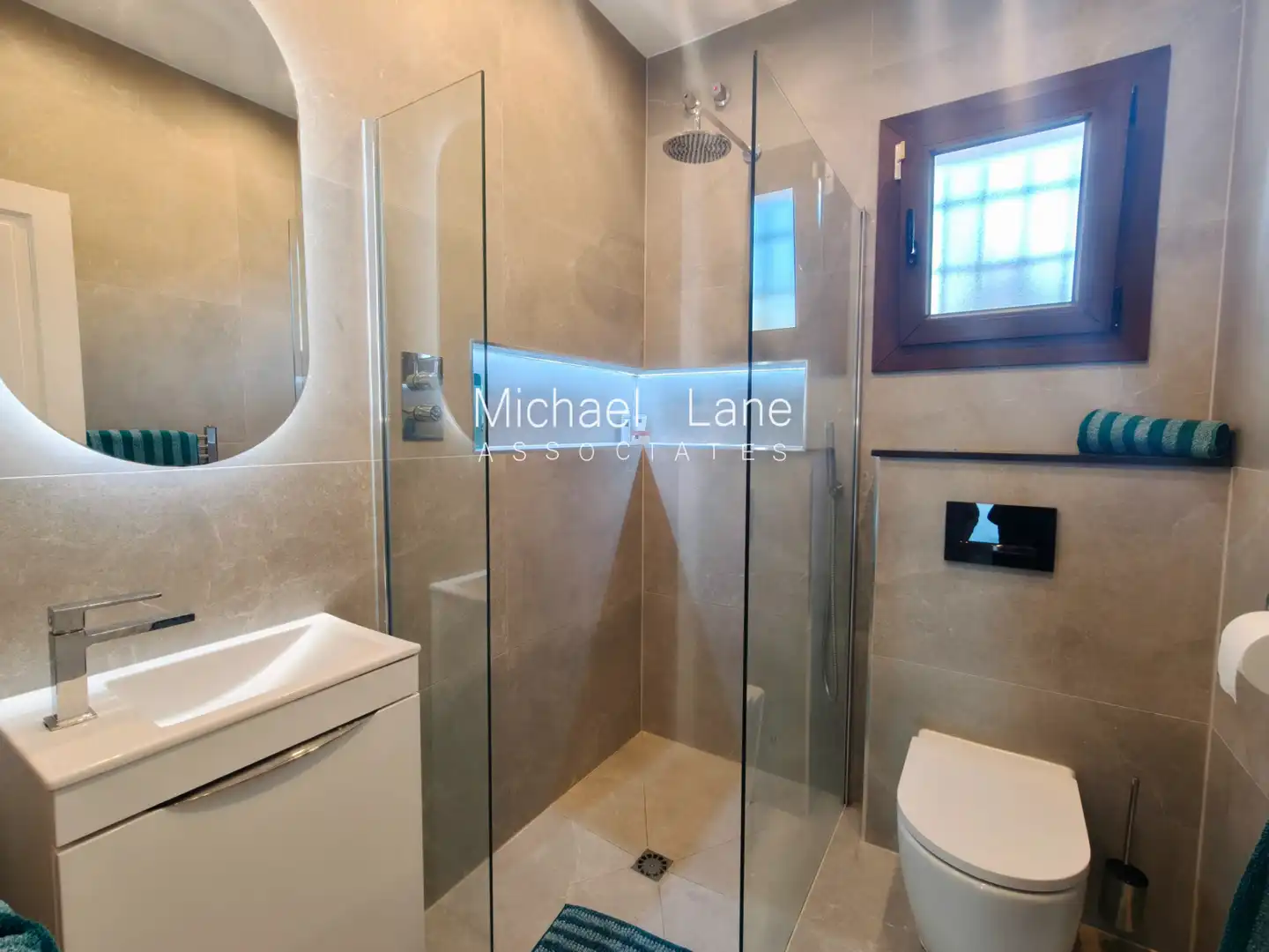Bathroom of Houses for sale in Sotogrande  with Air Conditioner, Heating and Private garden
