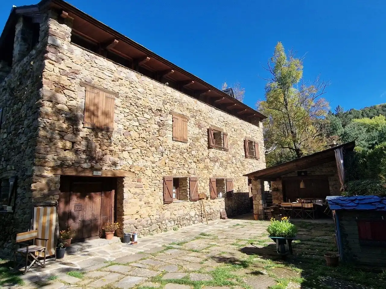 Vista exterior de Casa o xalet en venda en Benasque amb Calefacció, Jardí privat i Parquet