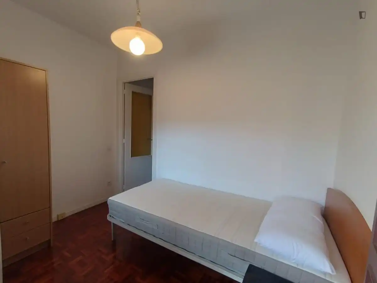 Habitación en Mendebaldea - Ermitagaña