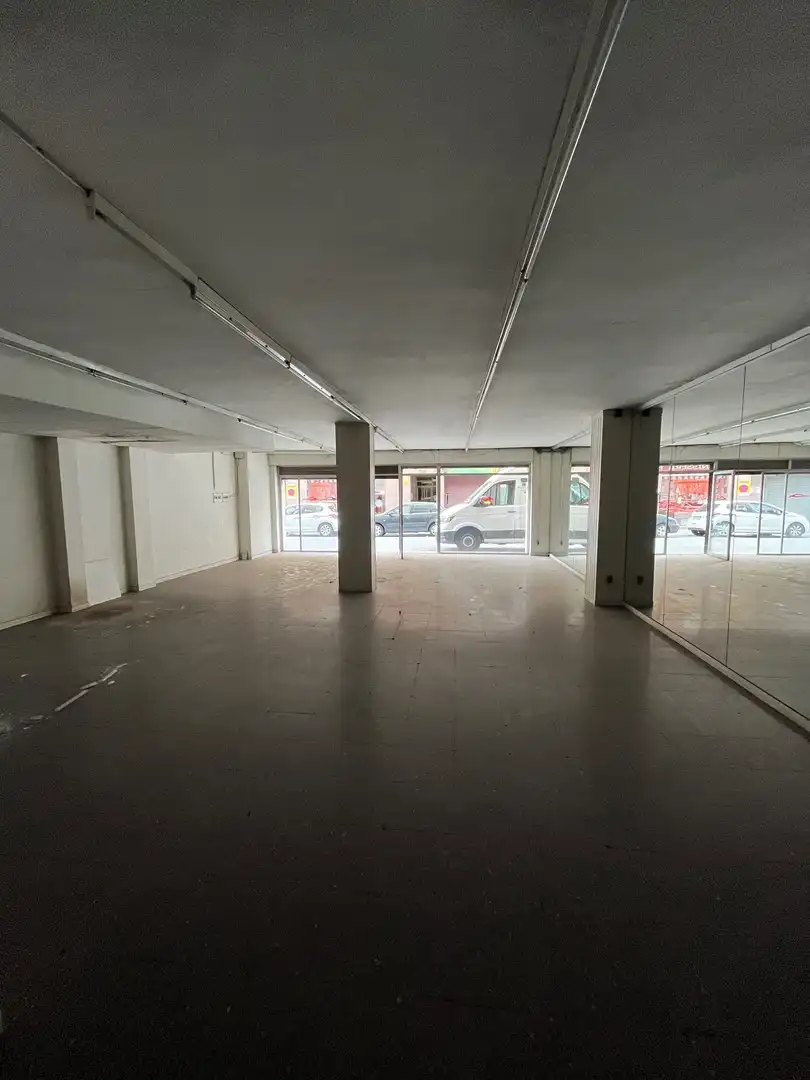 Local comercial en venta en Carrer Santiago Rusiñol 2, imagen 2