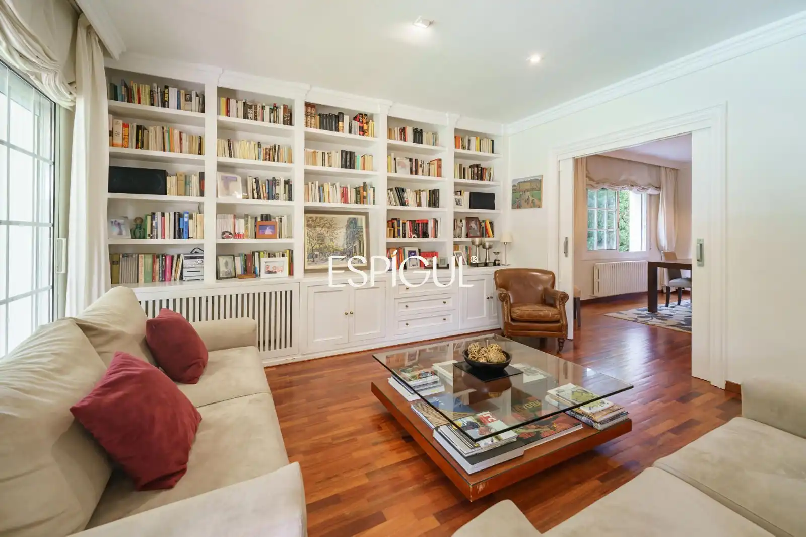 Living room of Houses for sale in Sant Cugat del Vallès  with Air Conditioner, Heating and Parquet flooring