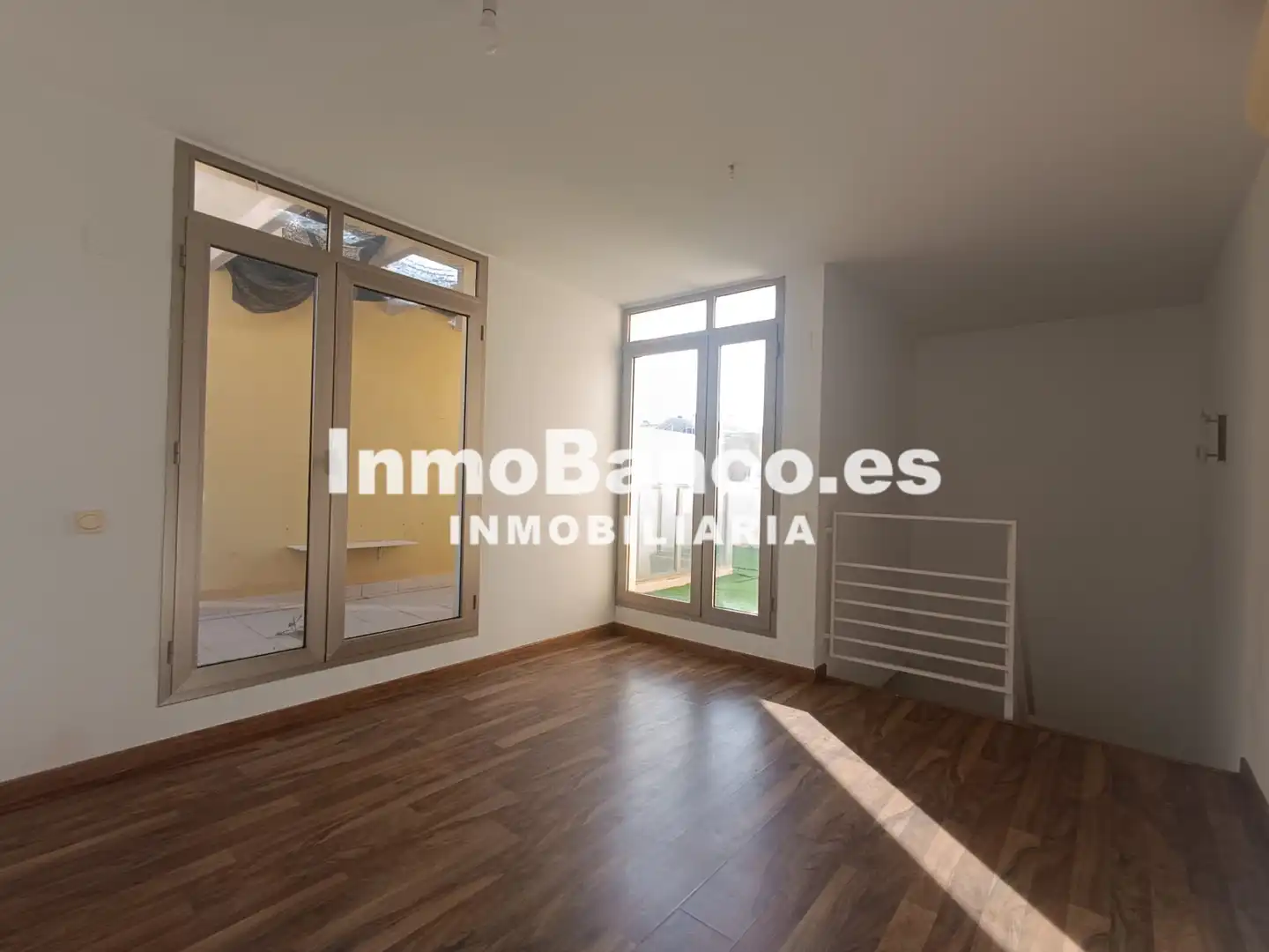 Sala de estar de Casa adosada de alquiler en La Pobla de Vallbona con Terraza