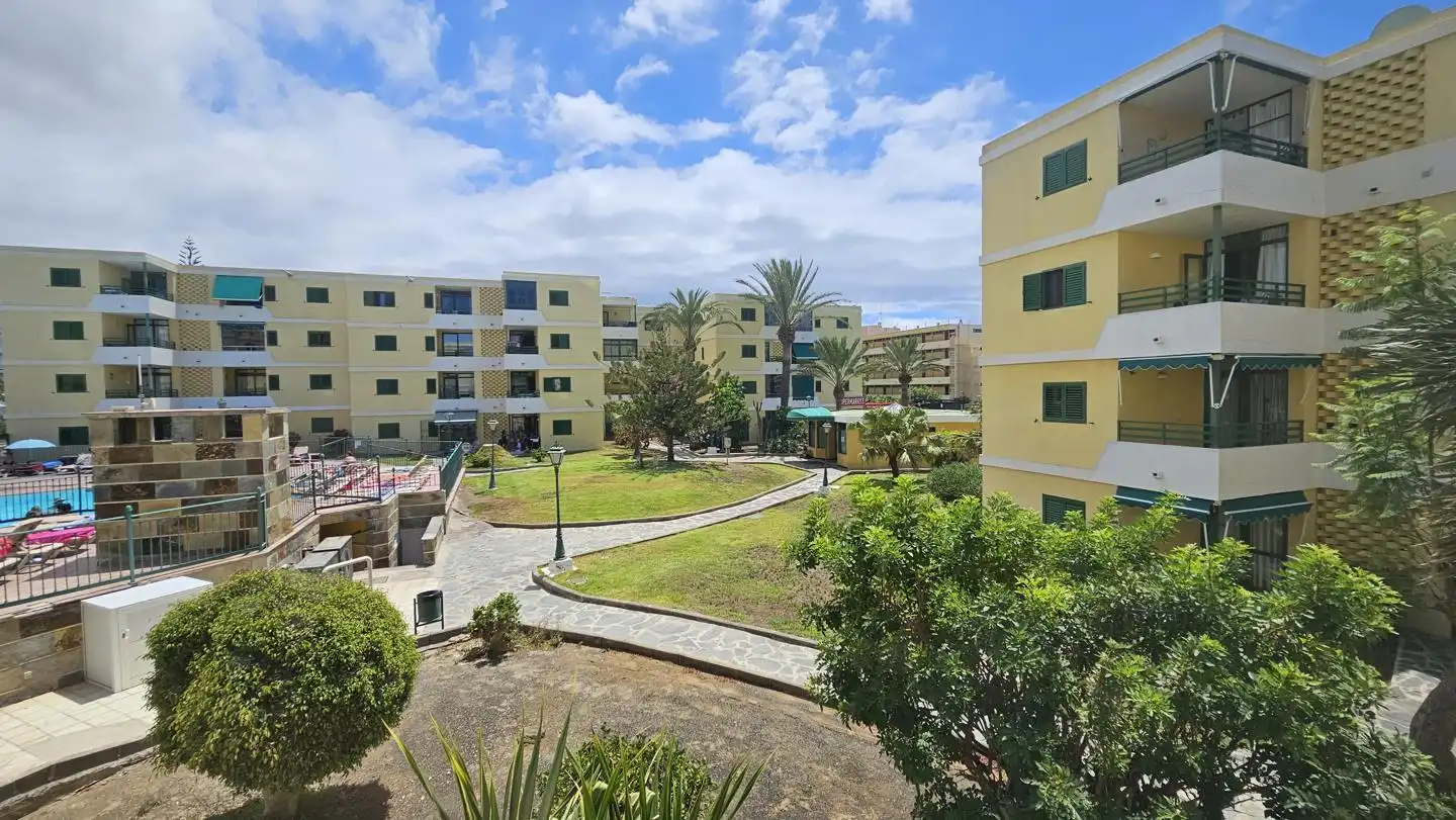 Exterior view of Flat for sale in San Bartolomé de Tirajana  with Air Conditioner, Furnished and Community pool