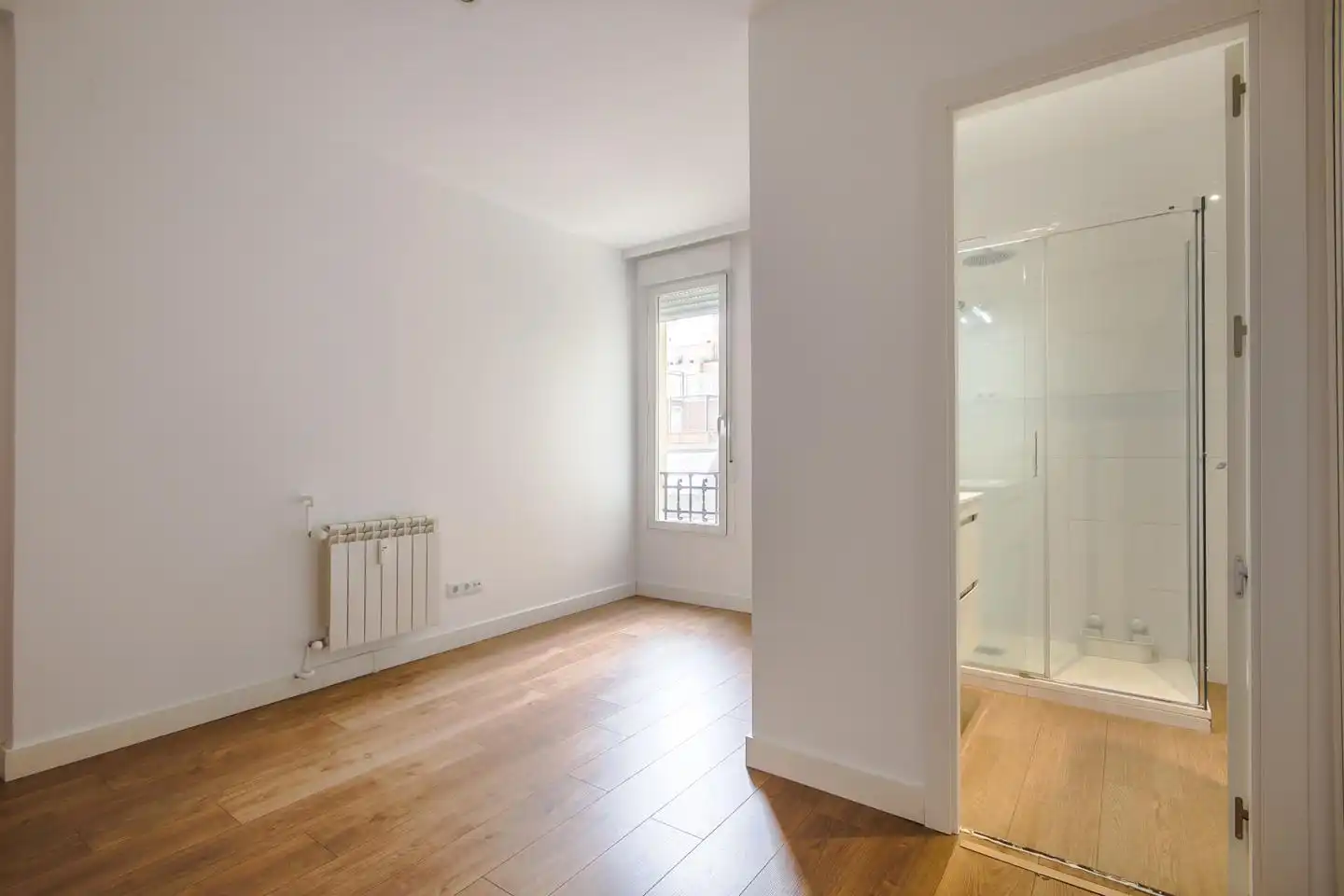 Schlafzimmer von Wohnung zur Miete in Madrid mit Klimaanlage und Heizung