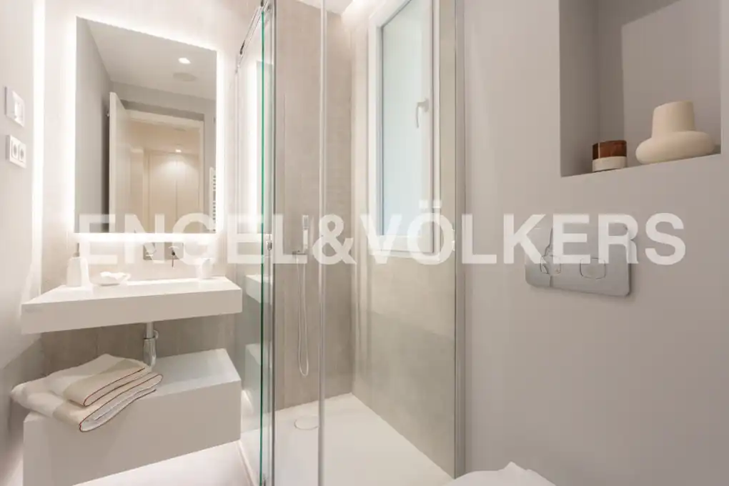 Bathroom of Flat for sale in Madrid  with Heating and Terrace