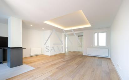 Living room of Attic for sale in  Barcelona Capital  with Air Conditioner, Terrace and Balcony